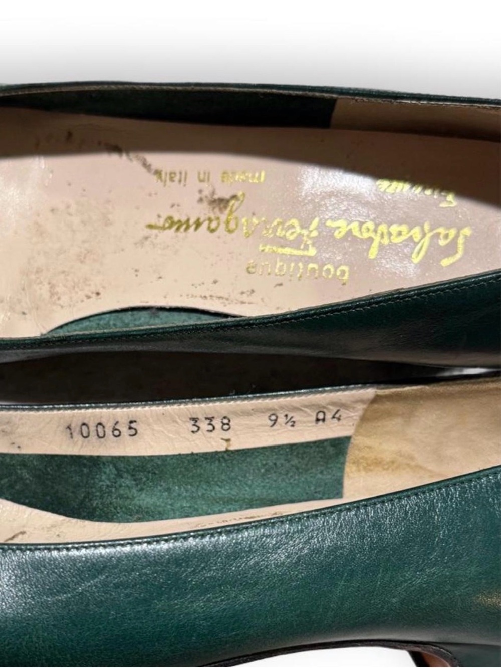 Vintage Salvatore Ferragamo Women’s Dark Green Bow Low Heels - Picture 3 of 9